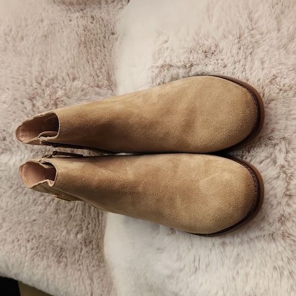 NWOB Cole Haan Tan Suede Ankle Boots-Size 9 - Picture 2 of 6